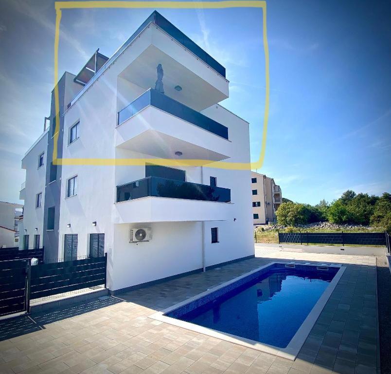 Apartment Agnes With 63 M2 Rooftop Terrace, Grill And Pool Okrug Gornji Exterior photo