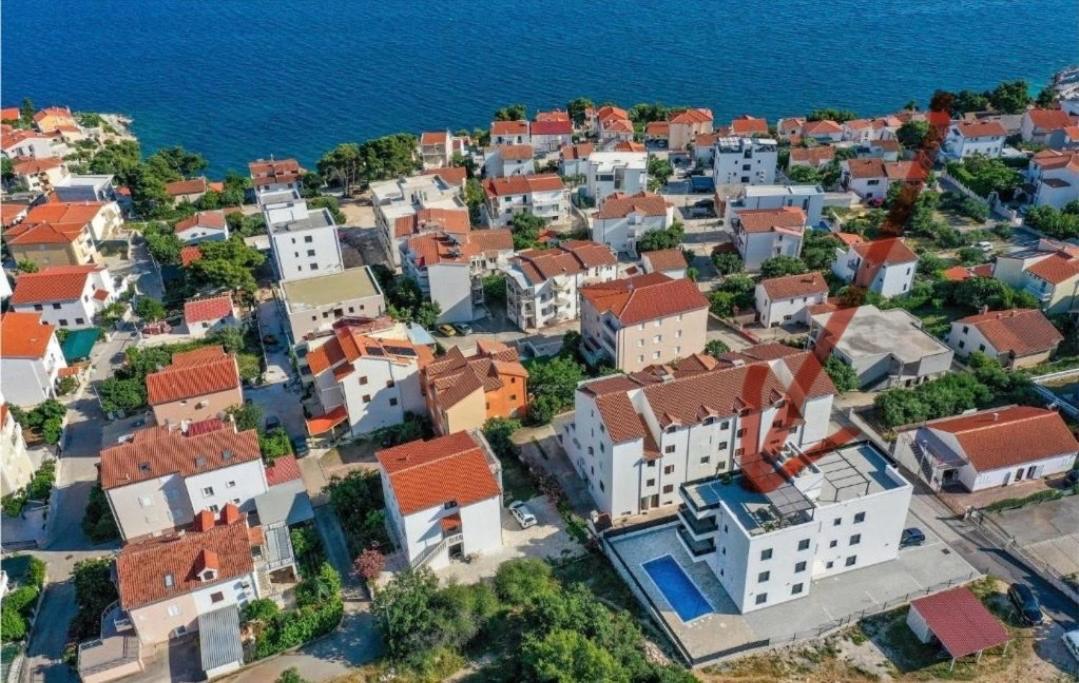 Apartment Agnes With 63 M2 Rooftop Terrace, Grill And Pool Okrug Gornji Exterior photo