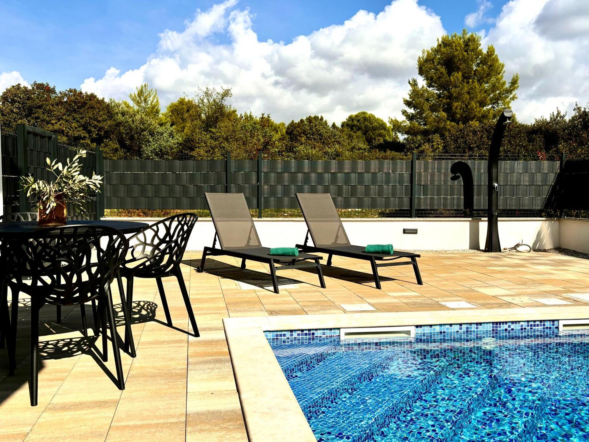 Apartment Agnes With 63 M2 Rooftop Terrace, Grill And Pool Okrug Gornji Exterior photo